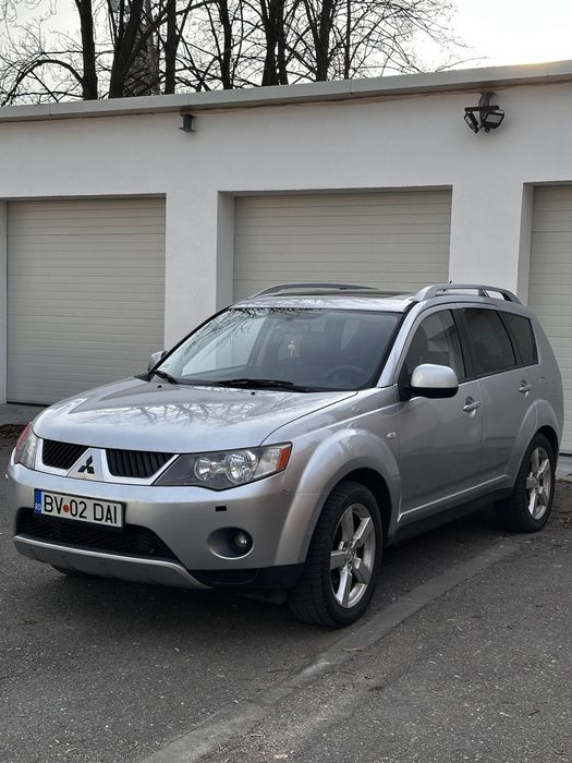 Vând Mitsubishi Outlander 2.0 Di-D