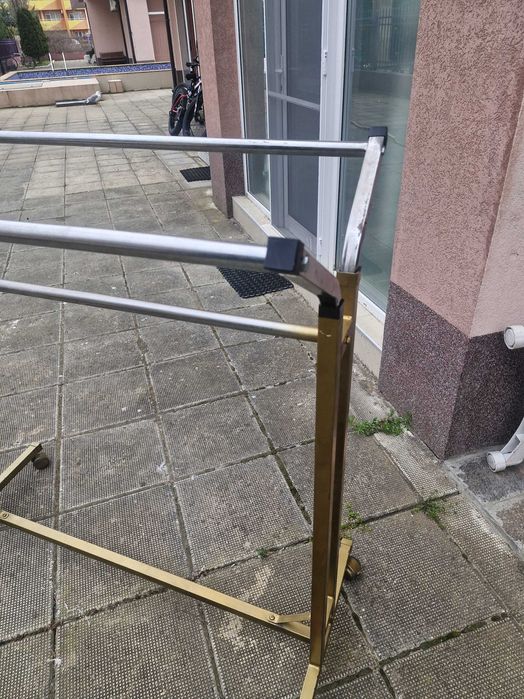 Щендери за дрехи на колелца