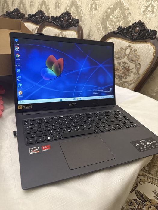 Srochna noutbook sotiladi