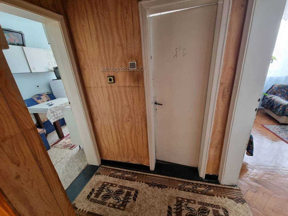 Топ център до Паспортна служба, двустаен, непоследен етаж