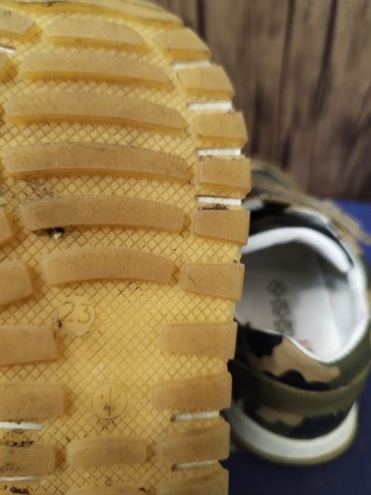 Продам кроссовки