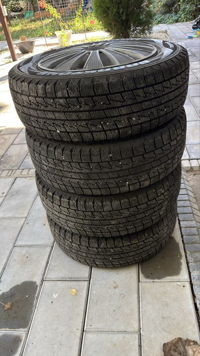 Зимние шины Roadstone r15 на штампованных дисках