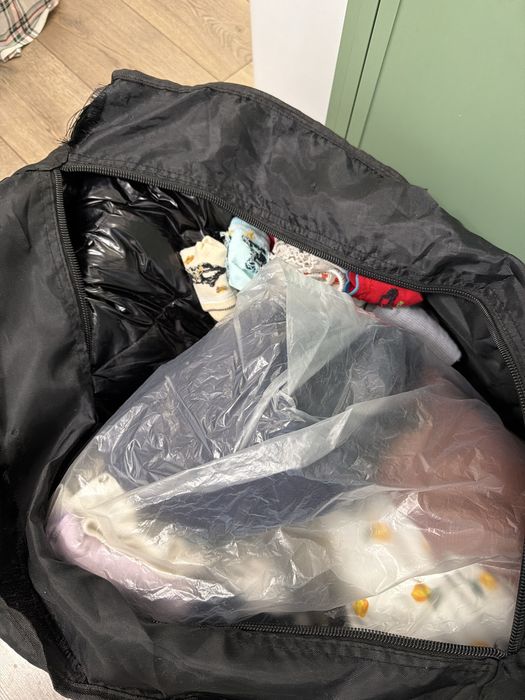 Отдам детский стульчик и сумку с вещами