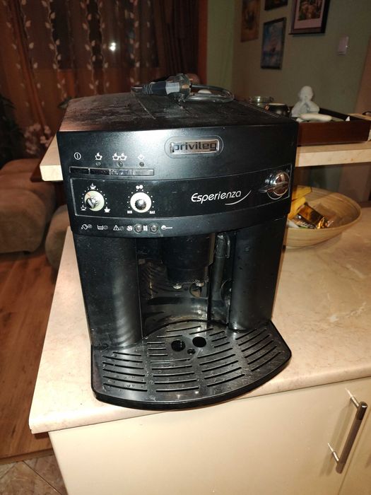 Продавам кафе автомат в добро състояние в