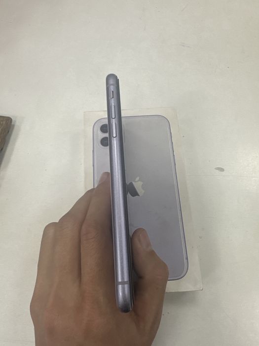 айфон 11  64 гб акб 72