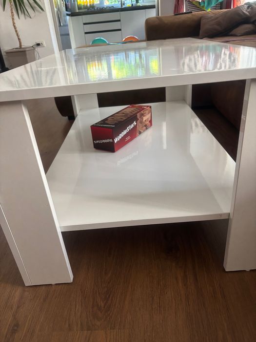 Vând masă cafea living alba