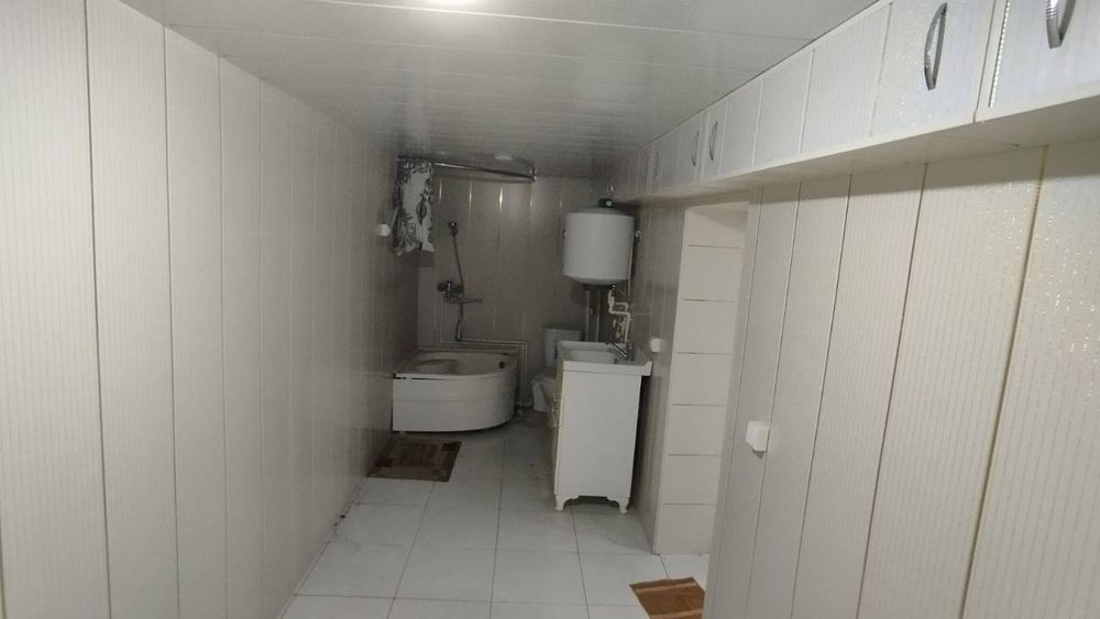 Бухоро шахрида,йул екасида  магазин-офис сотилади  180квм,тамирланган,