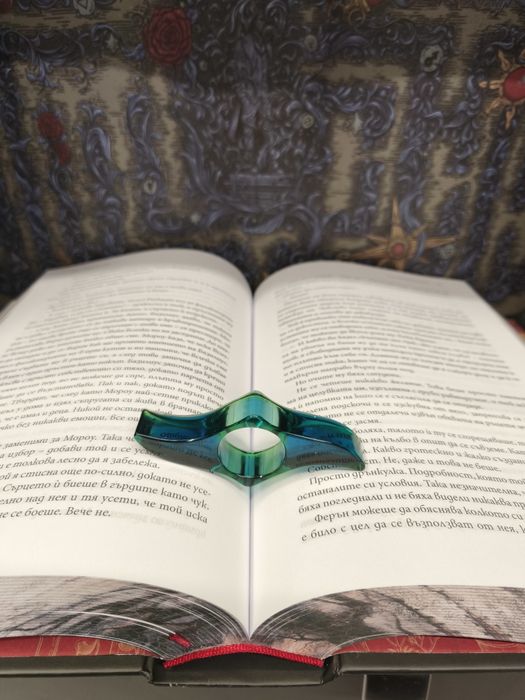 Държач на книжни страници от епоксидна смола