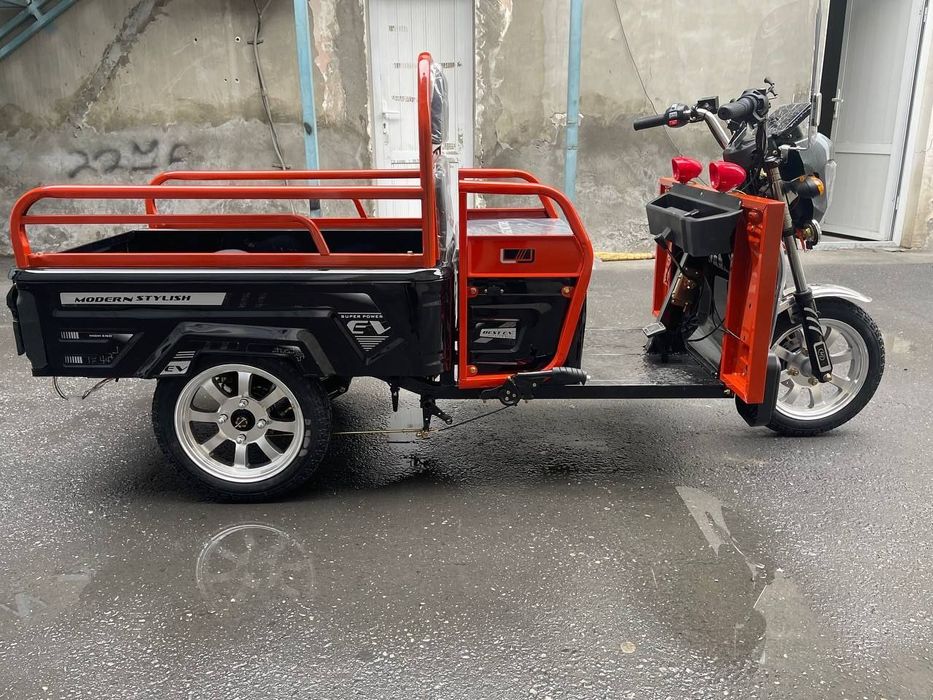 treskil / Uch oyoq skuter