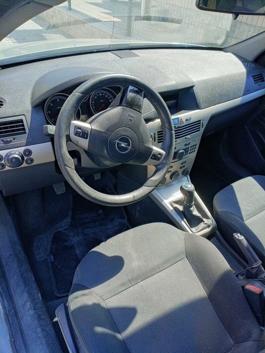 Продавам Астра H за части 2007 г. 1,7 CDTI 101  коня 1000евро