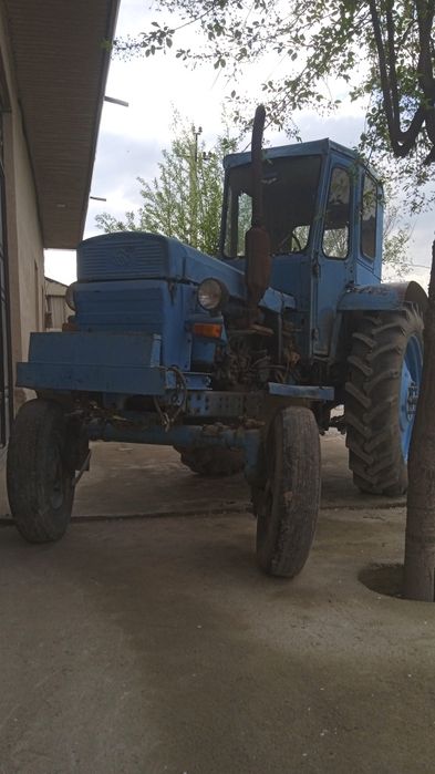Traktor sotiladi