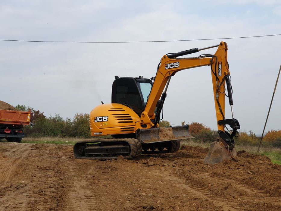 Închiriez Buldoexcavator