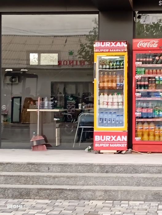 Витирина. Холоделниклар. Сотилади