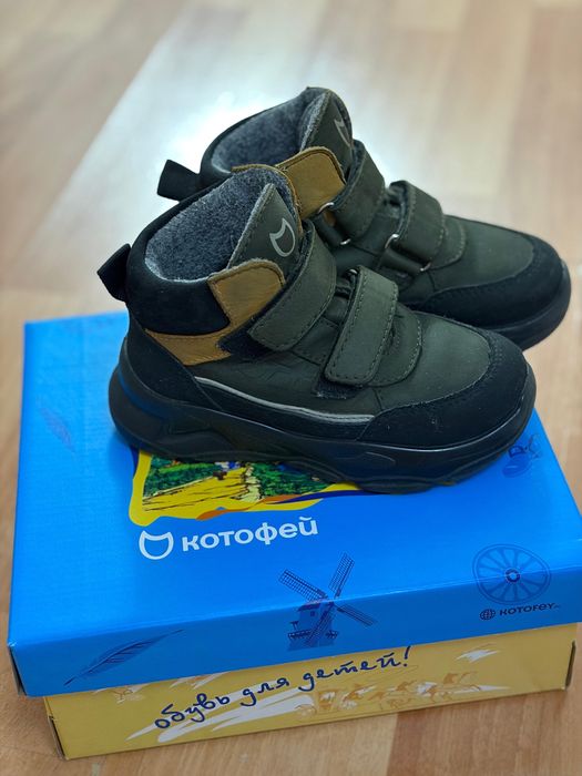 Продам демисезонные ботинки