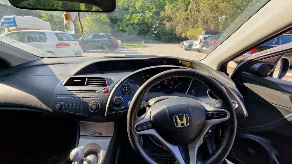 Honda Civic Right-wheel drive
