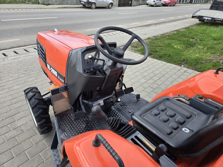 Tractor tractoras kubota 26 cai inversor freza