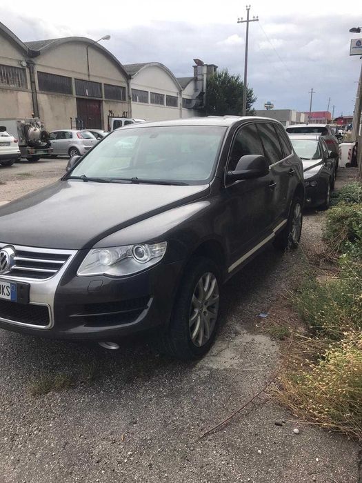 Vand VW Touareg motor 3.0  automatic an 2009