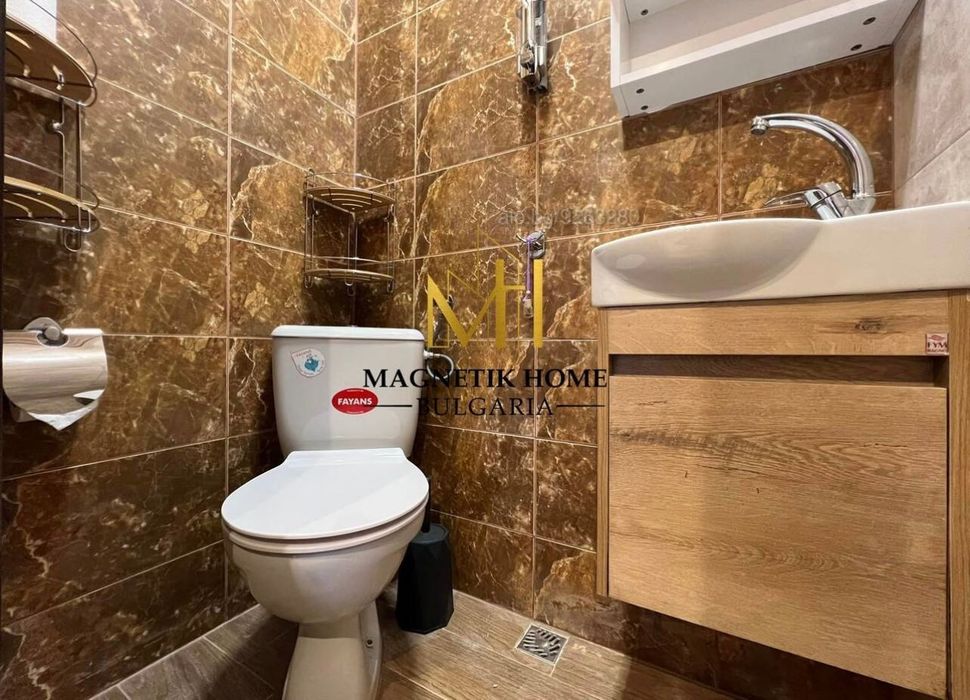 Луксозен тристаен апартамент с паркомясто и панорама в ”Central Park”