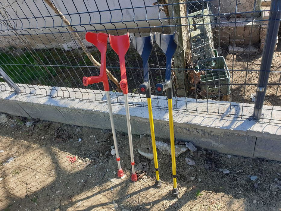 Carje ortopedice reglabile