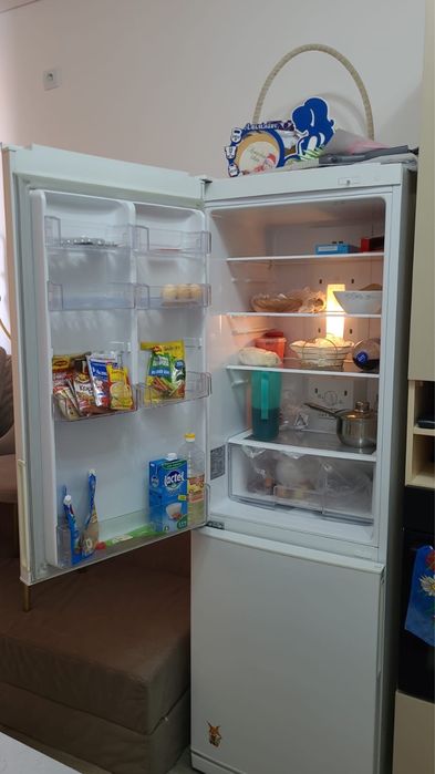 Продам отличный холодильник срочно