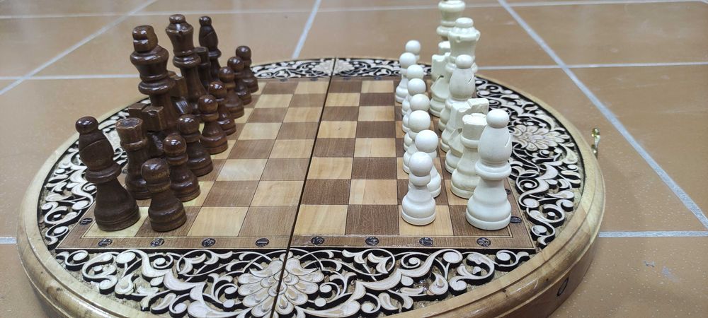 Шахмат из ореха ручной работы
