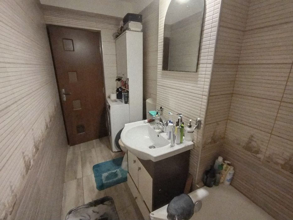Proprietar vând apartament 3 camere decomandat | Piața Doina | Etaj 3 | Bloc cărămidă | Centrală proprie | 115.000 €