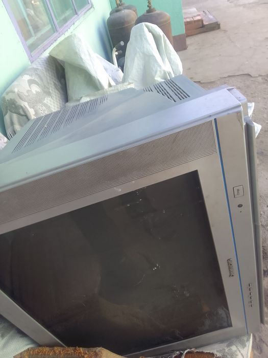 Телевизор  цветной.