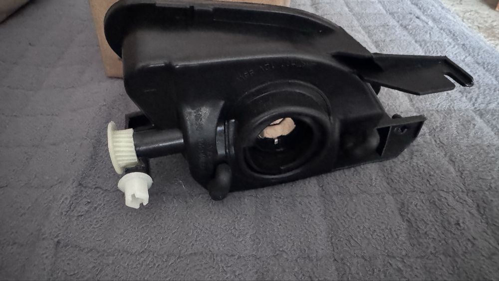 Продам противотуманку левую на мерседес w211