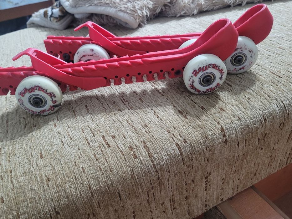 Продам срочно колёсики для коньков