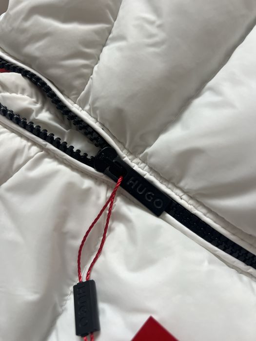 Vesta Hugo Boss,noua cu eticheta+o curea cadou la alegere!