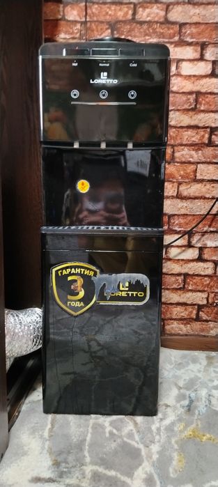 Кулер для воды 600.000 сум