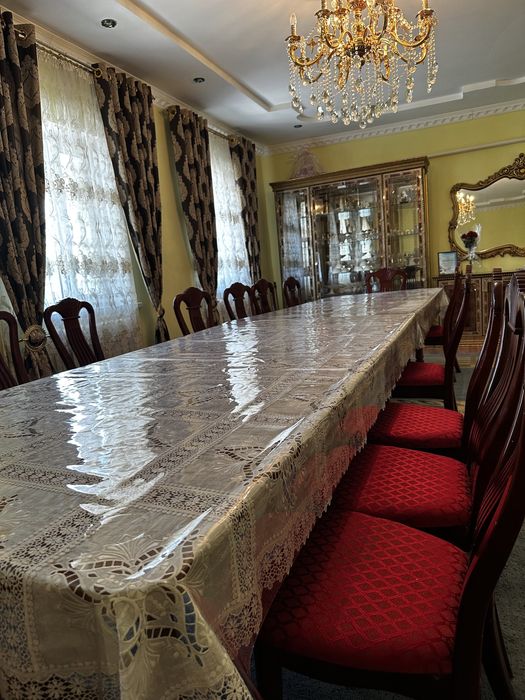 Стол со стульями