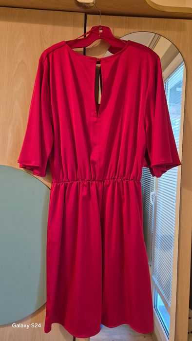 Продавам дамски рокли