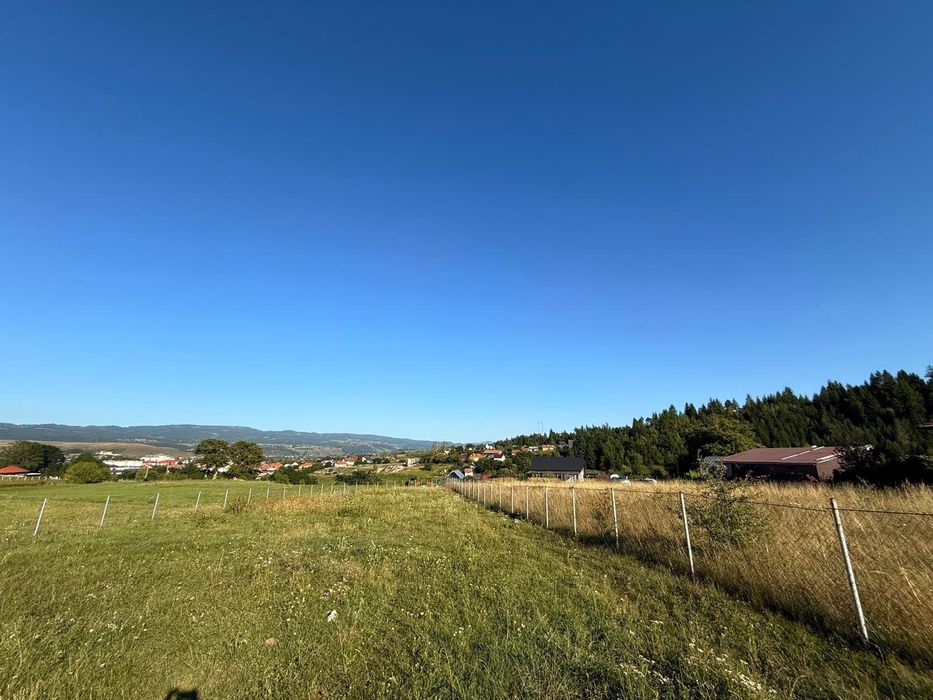 Vand teren intravilan cu toate utilitatile la poarta