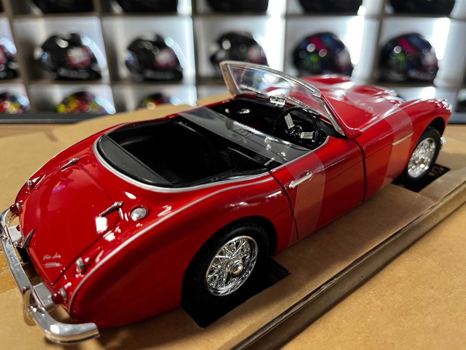 MAISTO  метален колекционерски модел количка AUSTIN HEALEY 3000 1961 1:18