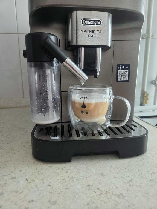 De'Longhi Magnifica Evo LatteCrema – Garanție 2027, stare foarte bună
