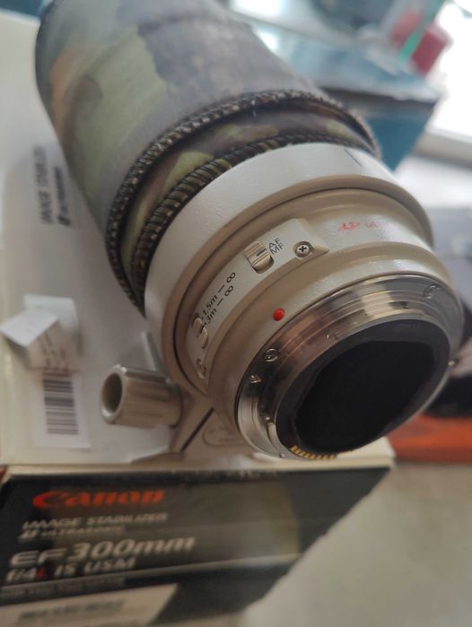 Фотоапарат Canon ЕQС 7D  и обектив Canon EF 300mm