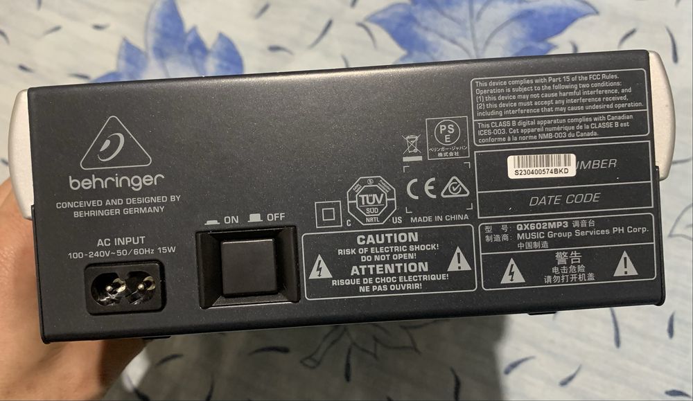 Mixer Behringer Xenyx QX602 MP3