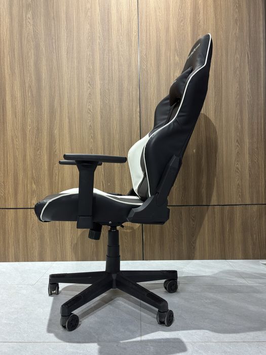 Игровое кресло DXRacer Gladiator. Состояние нового. Недорого.