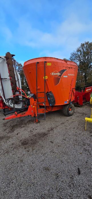 Remorca  tehnologica  furajare vaci . Angus baltata holstein kuhn 12