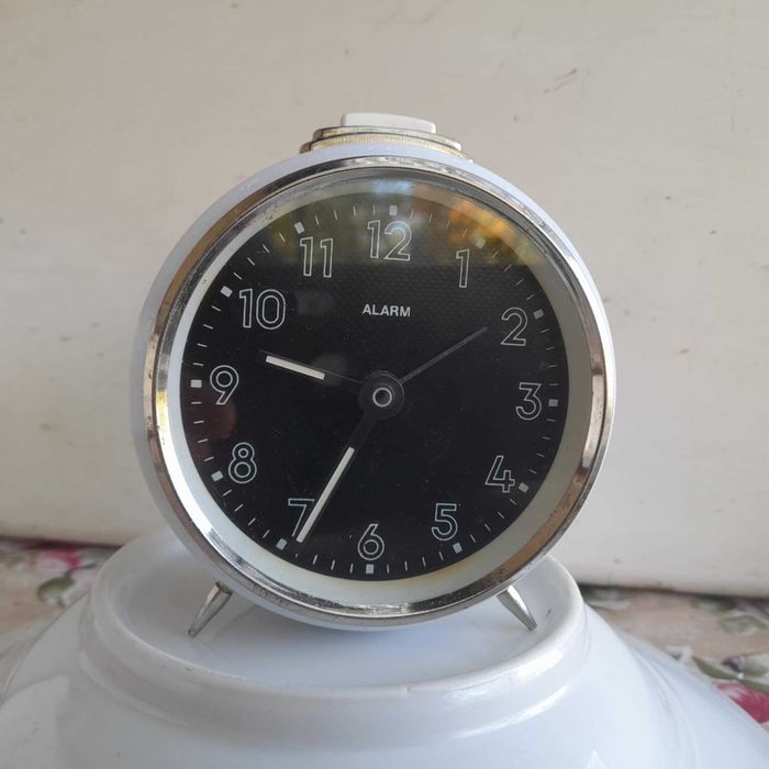 Ceas desteptator de semineu mecanic ALARM fabricat in Germania .