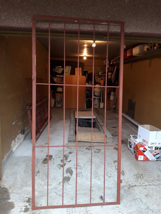 Защитни врати и решетки за прозорци