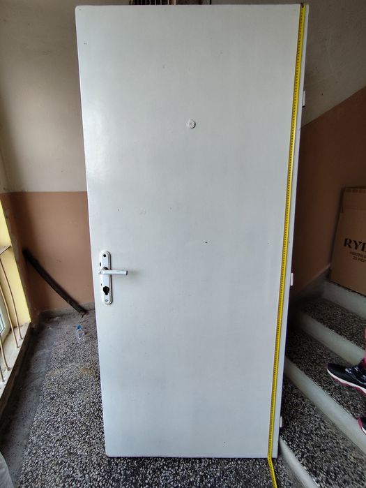 Входна врата дървена