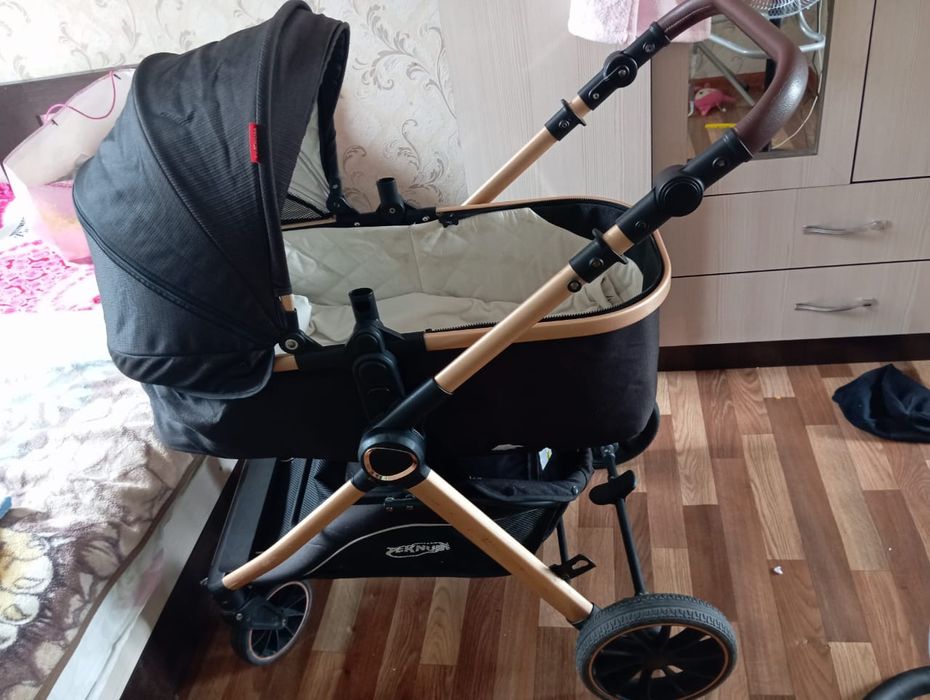 Детская коляска и стульчик для кормления