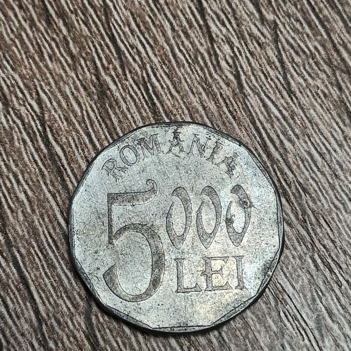 Vând monede românești.