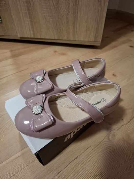 Обувки за момиче