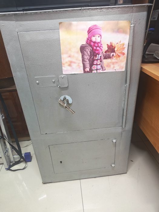 Сейф советский несгораемый.