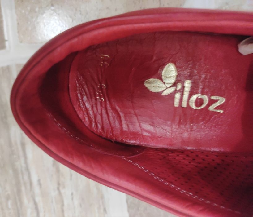 Продаются кожаные кроссовочки.Фирменные.Привозные.р41-42