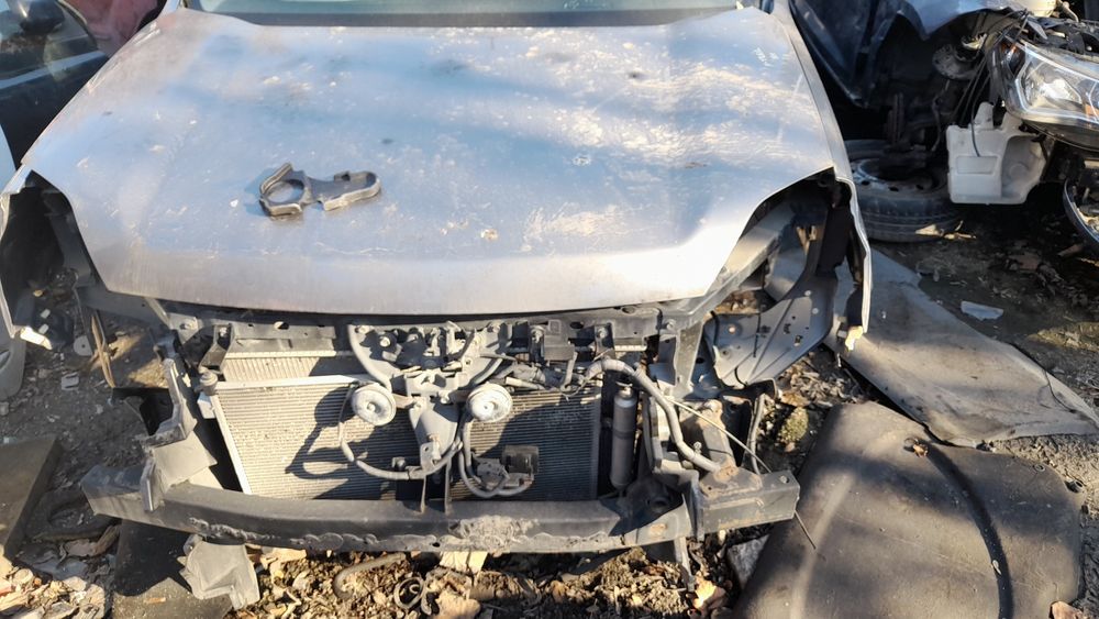 Предна броня нисан екстрейл Nissan Extrail 2010г На части