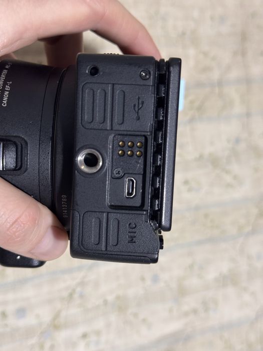 Sigma fp + canon 24-70 (raw снимает)